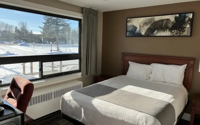 Champlain Motor Inn