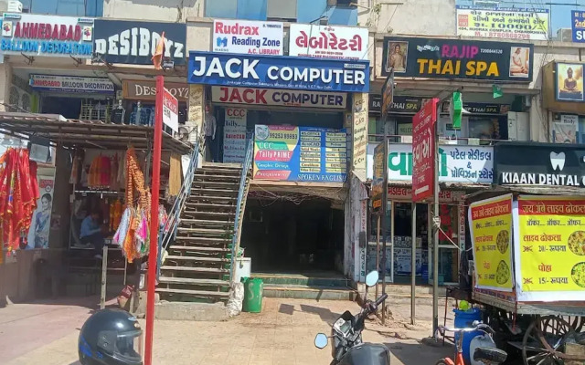 Hotel Bhavya Mansion