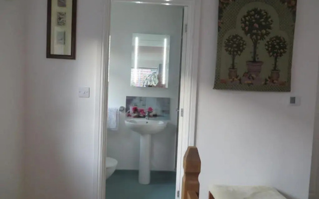 Railway Retreat No4 Comberton Terrace