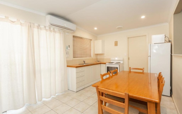 Cottage 20 - 3 Bedroom - Lake Hume Resort – Kitchen – Lake Hume Village