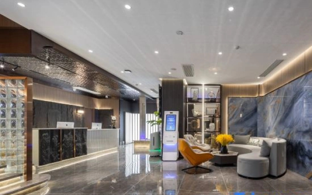 Meet the Vino Hotel (Pedestrian Street City Plaza)
