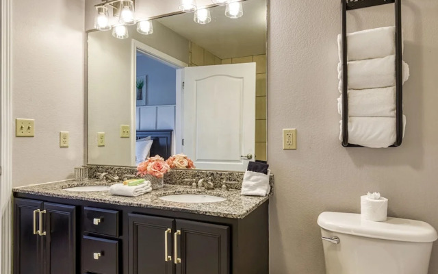 Luxurious Renovated Pool Basketball Playground