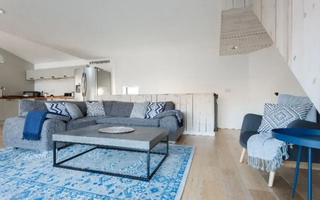 The Cliffside Loft - Distinctly Modern 3Bdr Riverside Home