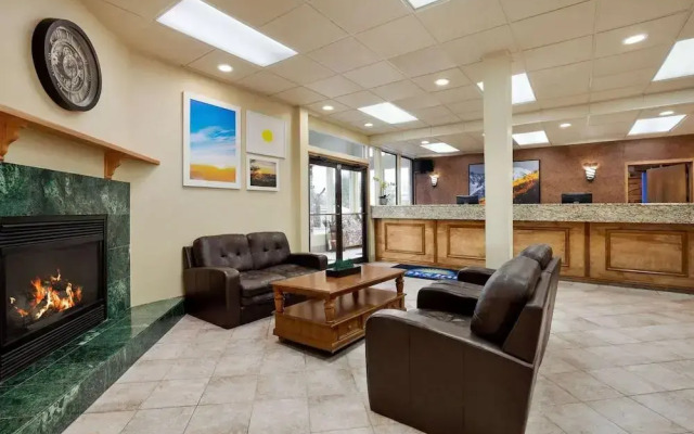 Days Inn & Suites by Wyndham Golden/Denver West