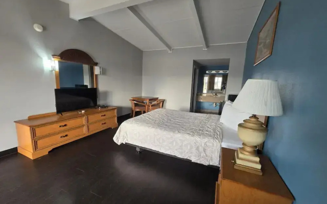 Luxury Inn & Suites and RV Park