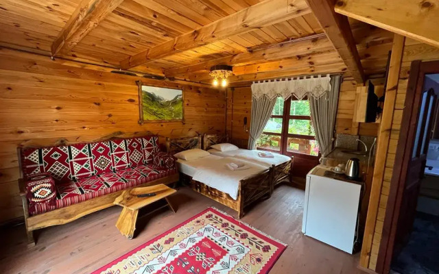 Teona Caglayan Bungalov