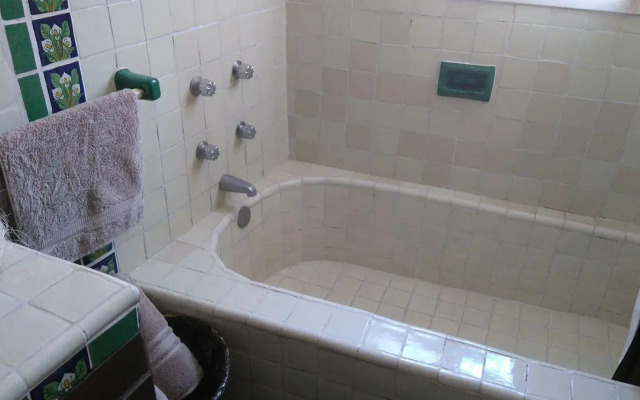 Casa Espejos Holistic B&B- Adults Only