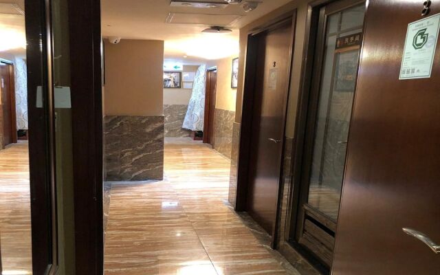 Rich Hotel