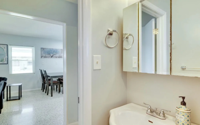 Waterfront Okeechobee Getaway w/ Backyard Dock!