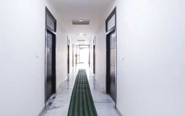 OYO 10876 Hotel Taj signature
