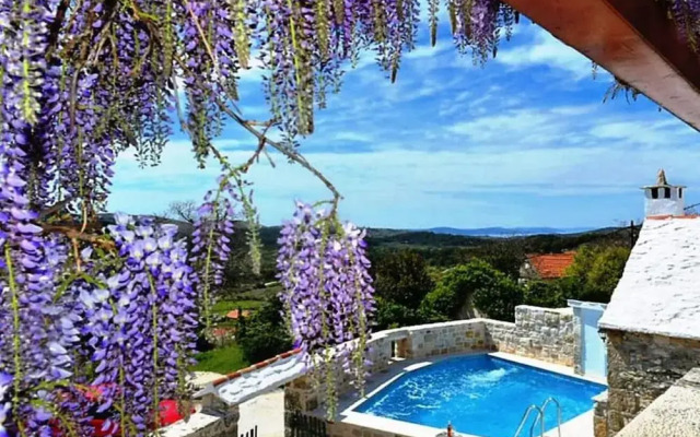 Mari 1 - With Pool - H