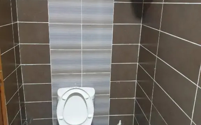 Lovely 2 and 1 bedroom guest units Karen