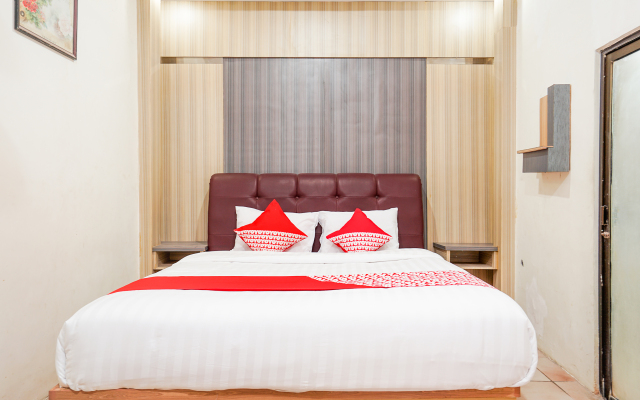 OYO 164 Ang's Residence