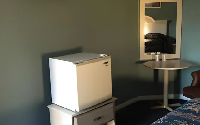 Deluxe Motel