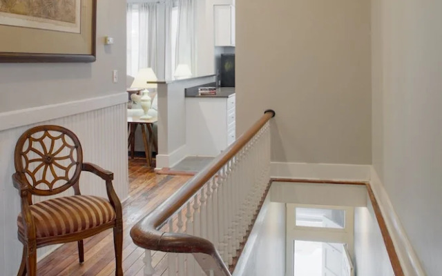 2 Bed Oasis near Forsyth Park