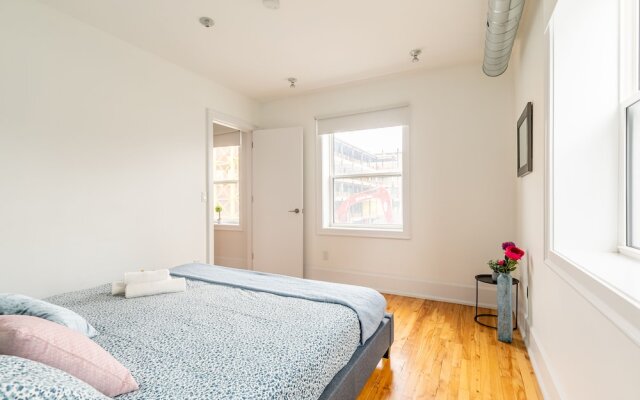 Stylish and Upscale 2BR Loft - Near Queen Street