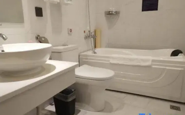 Yichun Kangju Hot Spring Hotel