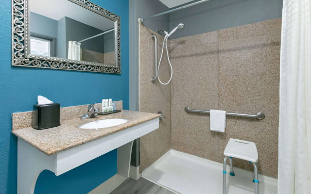 La Quinta Inn & Suites by Wyndham Decatur
