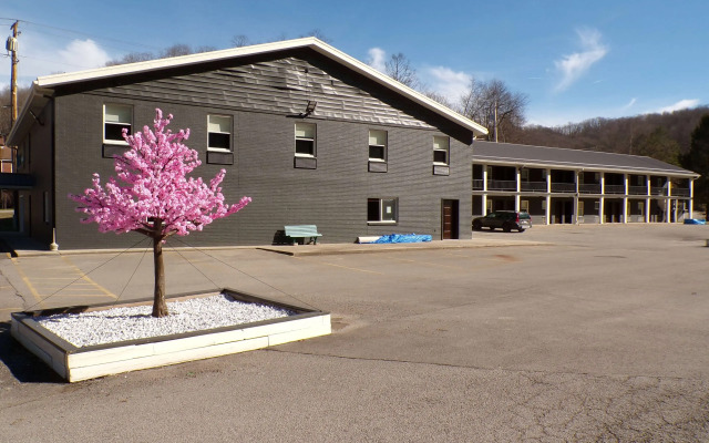 Luxor Inn & Suites, a Travelodge by Wyndham