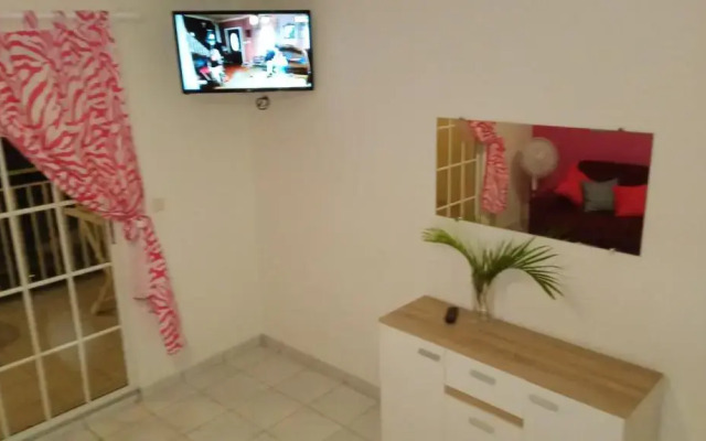 Appartement d'une chambre avec piscine partagee et wifi a Sainte Anne a 1 km de la plage