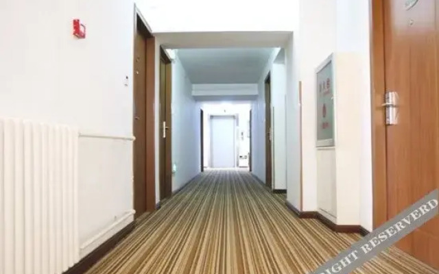 Yijia Zhiyuan Express Hotel