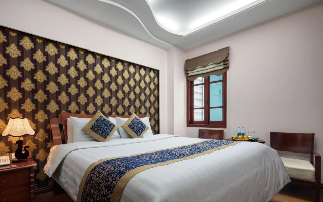 Lakeside Palace Hotel – Guest Rooms – Hanoi