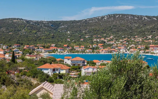 A5 - Modern apt With Terrace, 3 min Walk to Beach