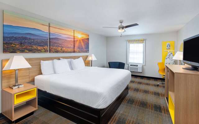 Days Inn by Wyndham Holladay