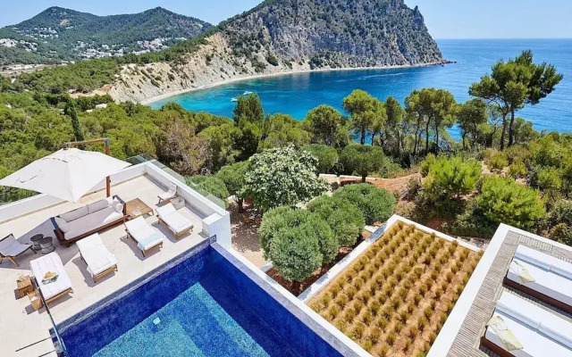 Magnificent Villa in Luxurious Retreat