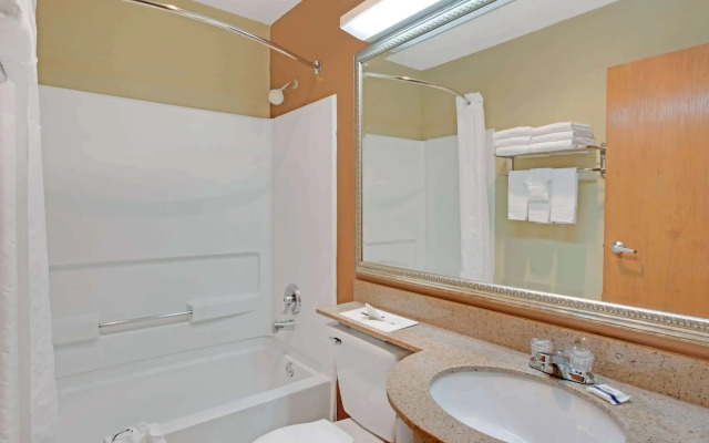 Microtel Inn by Wyndham Charlotte/University Place