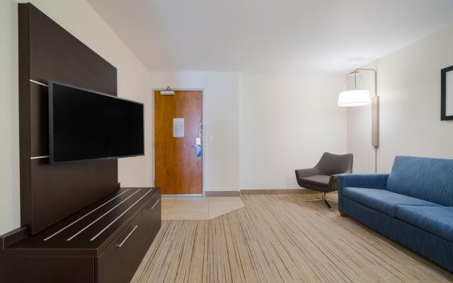 Holiday Inn Express Hotel & Suites Custer