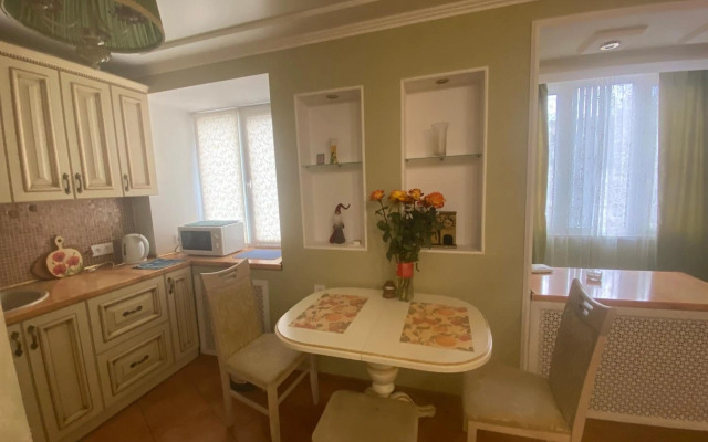 Красивая дизайнерская квартира возле метро Бот. сад