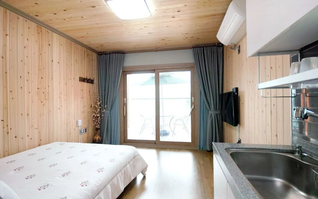 Lim Sea Side Poolvilla Pension