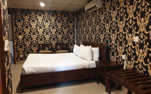 Grand One Hotel Faisal Town