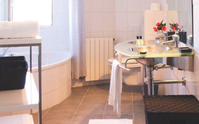 Large Apartment Saint Martin District