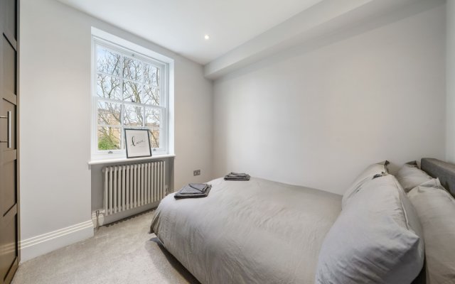 Modern Townhouse With Cinema Room in London SE1