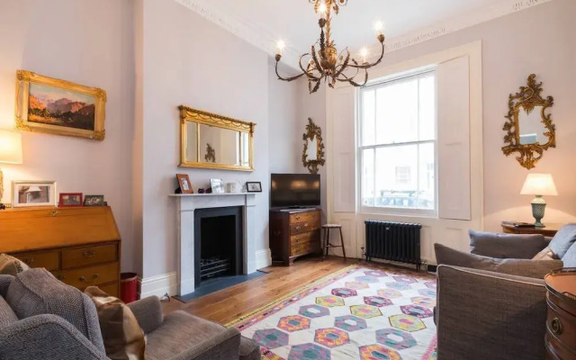 Traditional 1 Bed Apartment, Pimlico