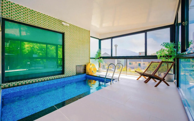 Two Romantic Birds Pool Pension