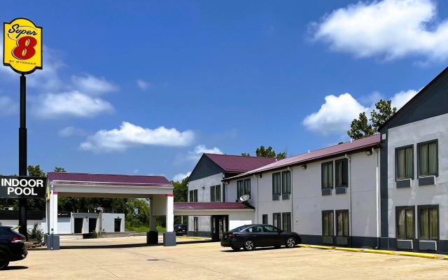Super 8 by Wyndham Vincennes