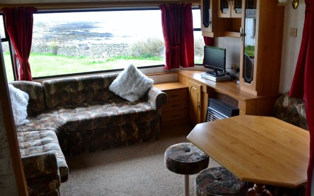 Ayres Rock Hostel & Campsite