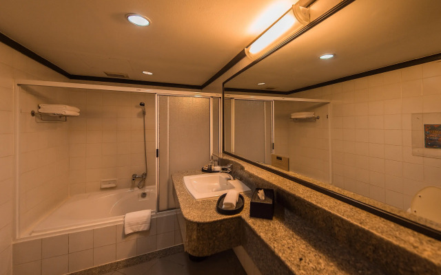 Pantip Suites