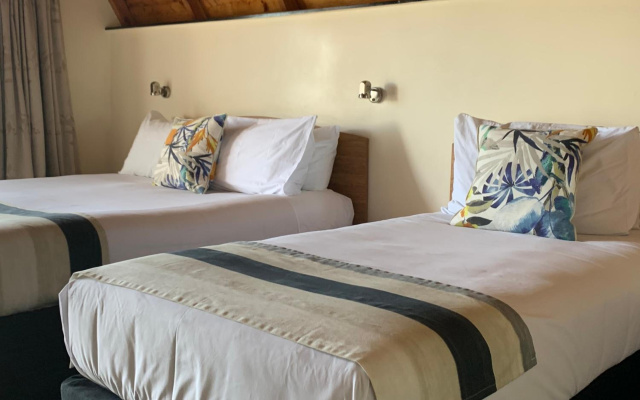Mountain Chalets Motel – Guest Rooms – Twizel