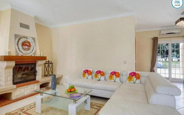 Villa Mikael - Free Wi-Fi - Aircon - Private Pool by bedzy