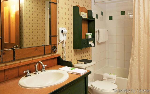 Holiday Inn Express and Suites Tremblant by IHG