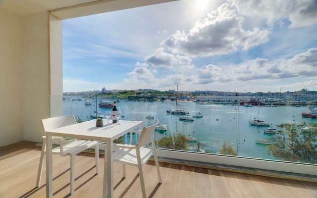 Superlative Apartment With Valletta and Harbour Views