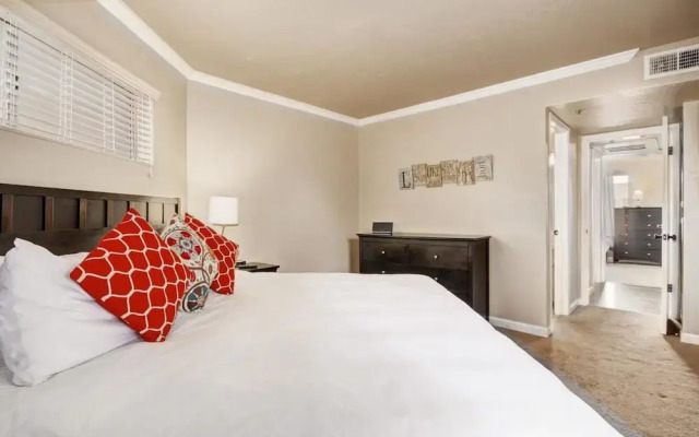 SLS Casa Requena with FREE Heated Pool & Spa.