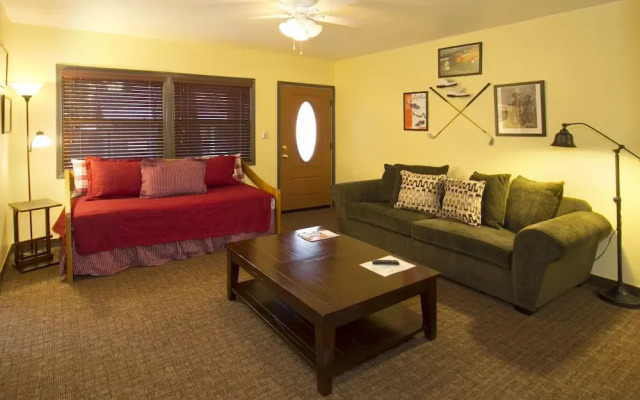 Holiday Haus Motel