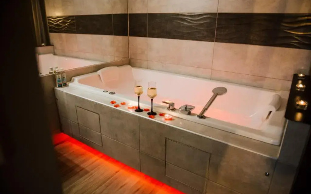 La Suite Romantique avec Jacuzzi au Cœur de Perpignan