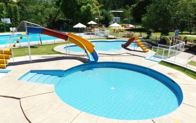 El Tirol Hotel y Piscinas