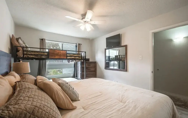 Lake Conroe Condo: Patio & Water Views